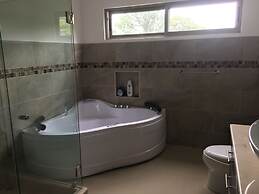 Las Yagrumas Condo Escazu