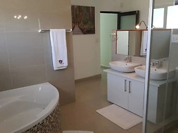 Boathouse Seaview Suites Guest House