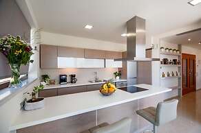 Villa Kedria with a panoramic ocean view