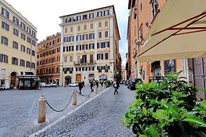 Little Queen Pantheon Residence