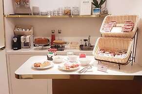 Little Queen Pantheon Residence