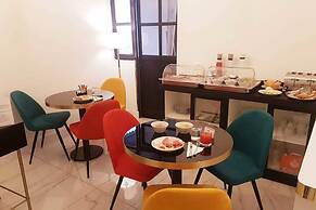 Little Queen Pantheon Residence