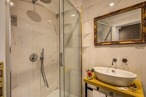 Little Queen Pantheon Residence