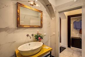 Little Queen Pantheon Residence