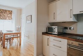 Reizand Apartments, Young St