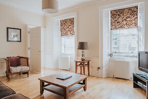 Reizand Apartments, Young St