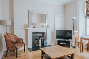 Reizand Apartments, Young St