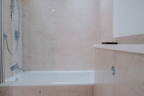 Reizand Apartments, Young St