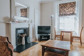 Reizand Apartments, Young St