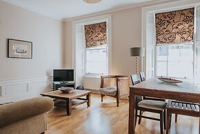 Reizand Apartments, Young St