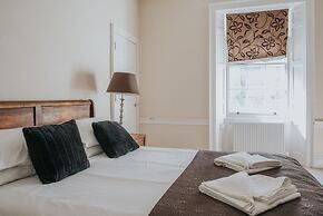 Reizand Apartments, Young St