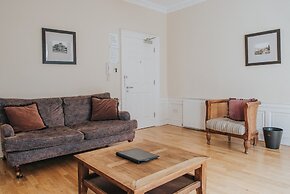 Reizand Apartments, Young St