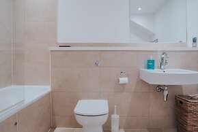 Reizand Apartments, Young St