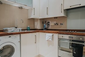 Reizand Apartments, Young St