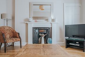 Reizand Apartments, Young St