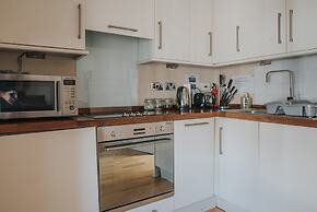 Reizand Apartments, Young St