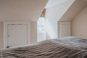 Reizand Apartments, Young St