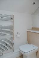 Reizand Apartments, Young St