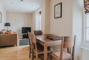 Reizand Apartments, Young St