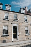 Reizand Apartments, Young St