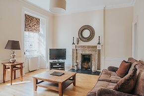 Reizand Apartments, Young St