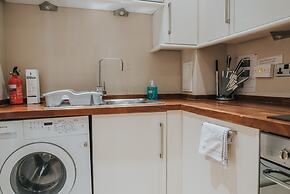 Reizand Apartments, Young St