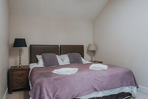 Reizand Apartments, Young St