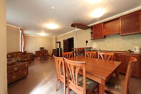 Jungle Hotel