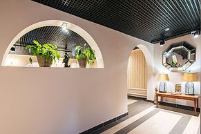 Jungle Hotel