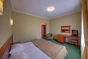 Jungle Hotel
