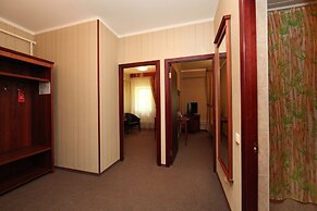 Jungle Hotel