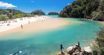 Kaiteriteri Reserve Cabins