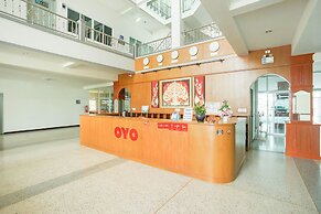 OYO 75394 Sakthong Grand Hotel
