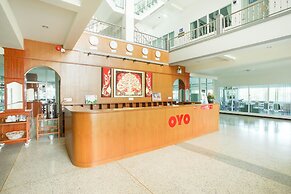 OYO 75394 Sakthong Grand Hotel