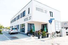 Hotel 37