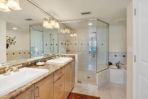 Sea Oats 4 Bedroom Condo by RedAwning