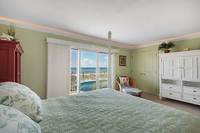 Sea Oats 4 Bedroom Condo by RedAwning