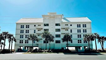 Sea Oats 4 Bedroom Condo by RedAwning
