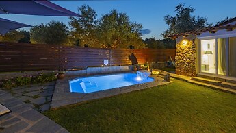 Salonikiou Beach Luxury Residences