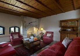 Castello Villa Daphnes - Private Pool & Whirlpool