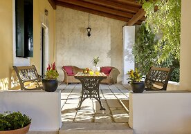 Castello Villa Daphnes - Private Pool & Whirlpool