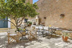 Castello Villa Daphnes - Private Pool & Whirlpool