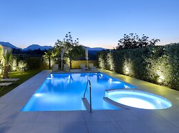 Castello Villa Daphnes - Private Pool & Whirlpool
