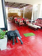 Gloriya Mathews Family Guest House