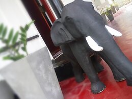 Gloriya Mathews Family Guest House