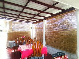 Gloriya Mathews Family Guest House