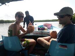 Gloriya Mathews Family Guest House