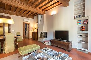 Heart of Florence Pitti 2 Bed-apartment