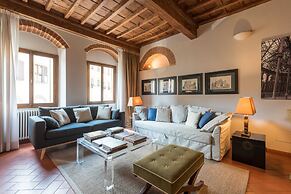 Heart of Florence Pitti 2 Bed-apartment