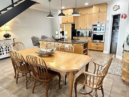 Dolphin Watch 3 Bedroom Townhouse by RedAwning